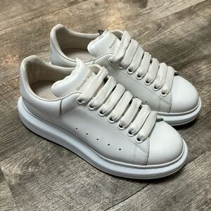 Alexander McQueen Oversized sneakers
